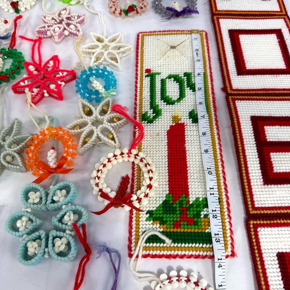 Vintage Lot of 1950’s handmade yarn craft and beaded mini wreath ornaments - Picture 9 of 12